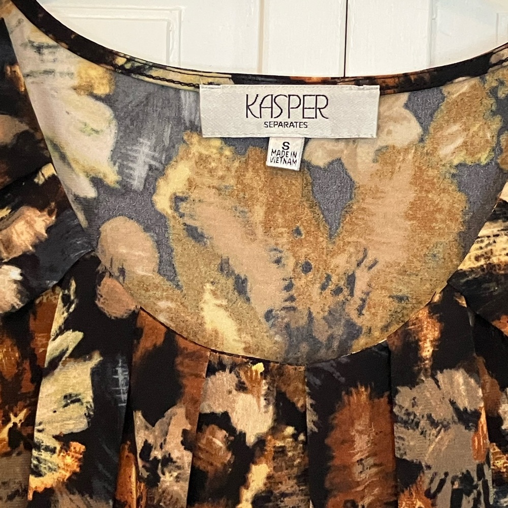 Kasper Sleeveless Blouse with Brown, Tan, Black Abstract Print - Picture 2 of 2